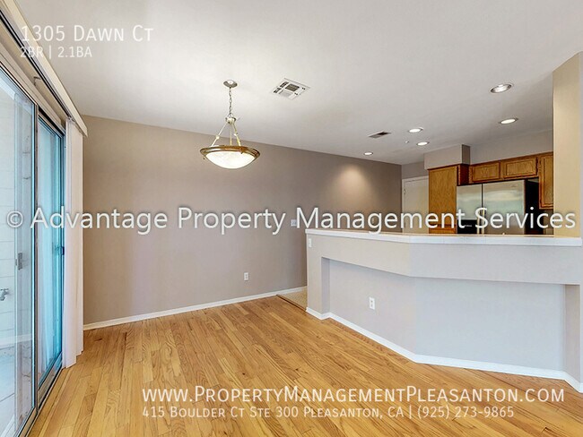 Building Photo - Spacious 2 Bed, 2.5 Bath, Townhome with 2-...