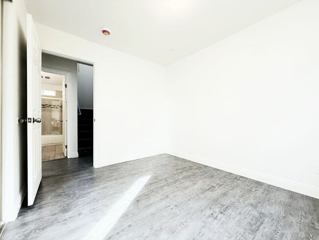 Building Photo - 1440 E 42nd St