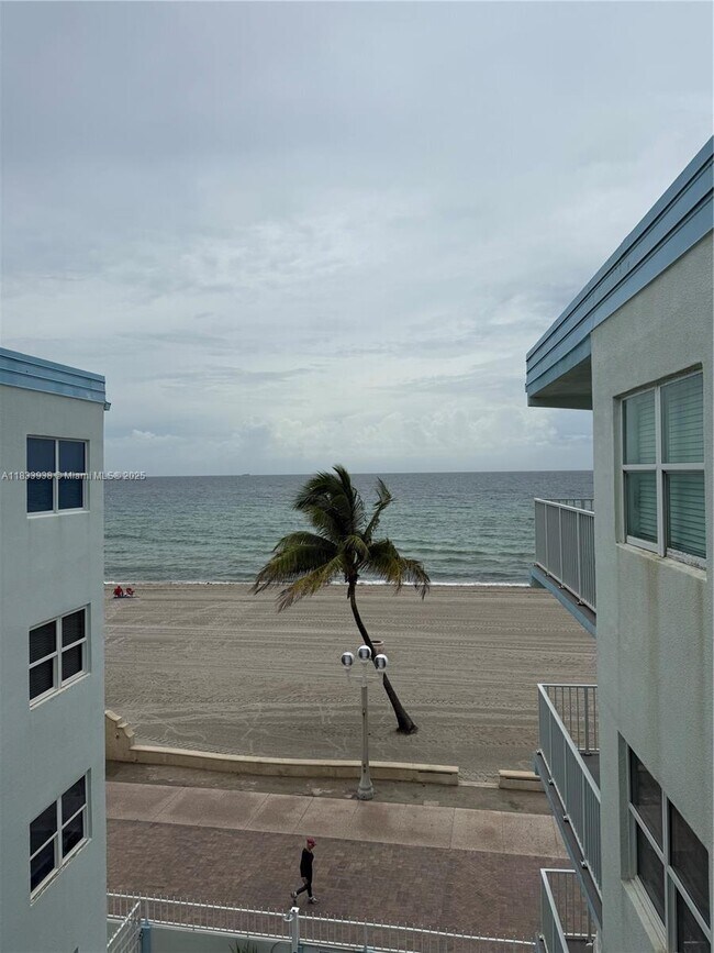 Building Photo - 2600 N Surf Rd