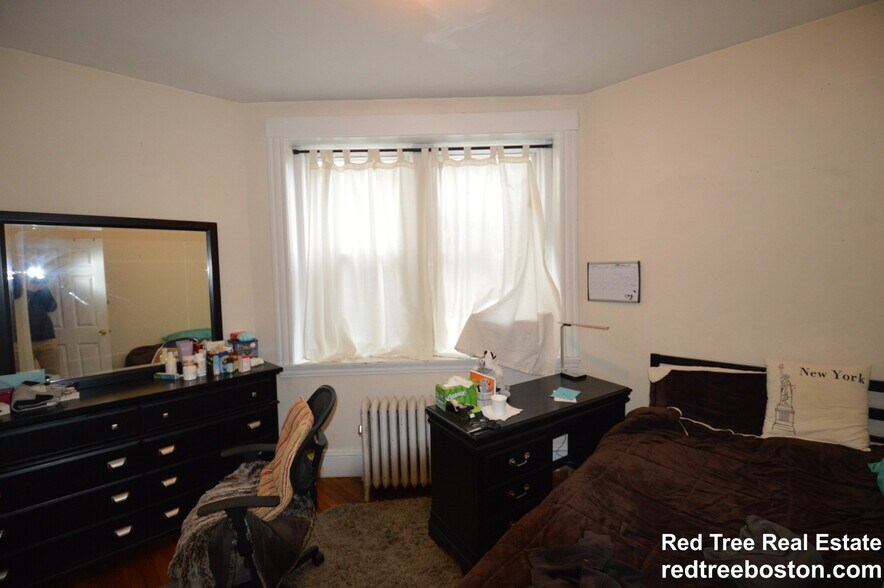 Building Photo - 66 Egmont St