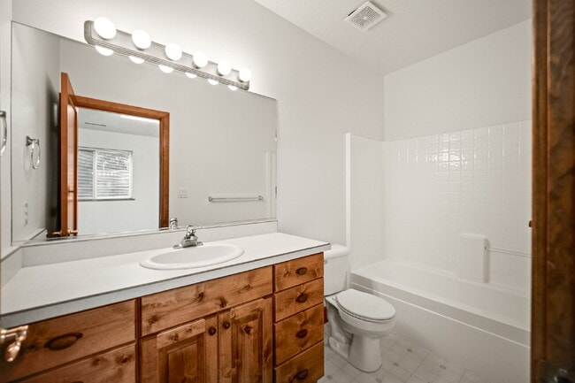 Building Photo - "Spacious 4-Bedroom, 4.5 Bathroom 4792 sq. ft. Retreat with Scenic Views and Cozy Fireplace in St...