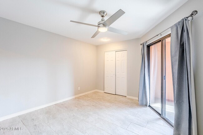 Building Photo - 4303 E Cactus Rd