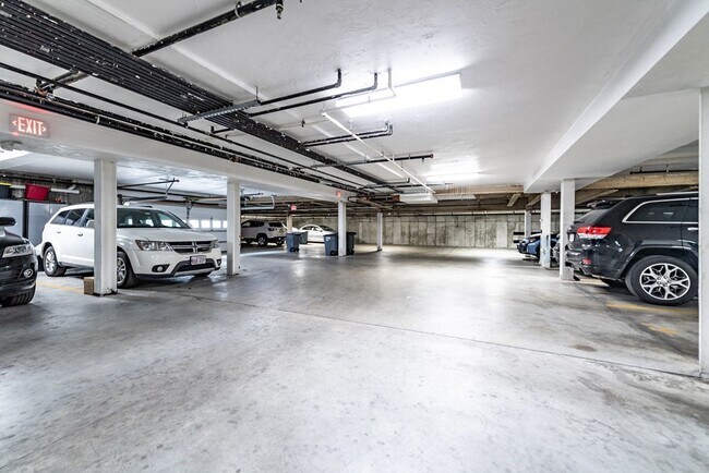 Building Photo - 880 E 2nd St