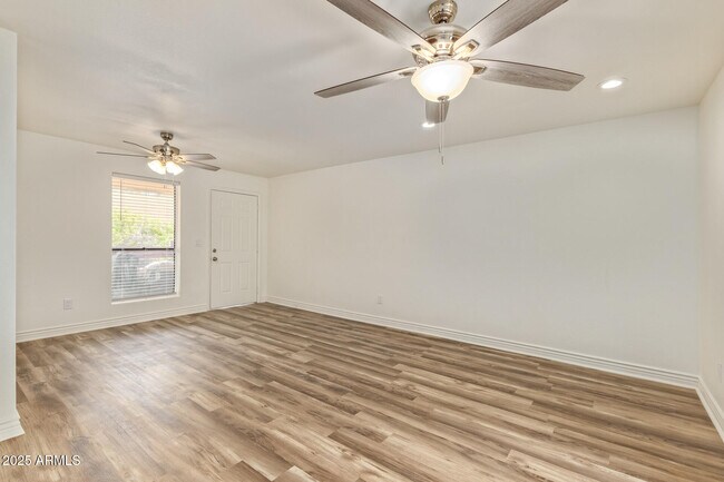 Building Photo - 3131 W Cochise Dr