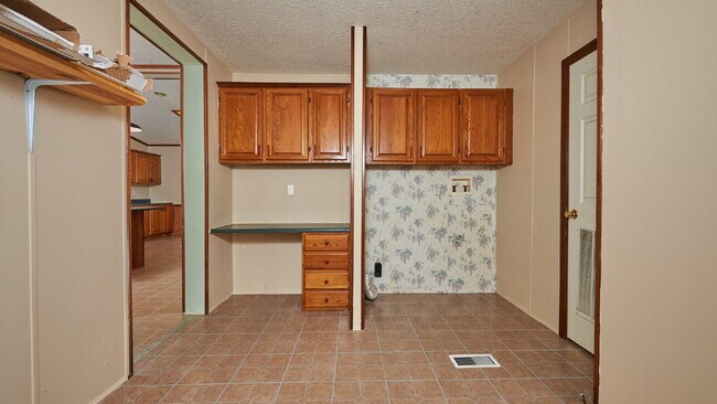 Building Photo - For Rent: Large 3BR, 2BA (Please do not ap...