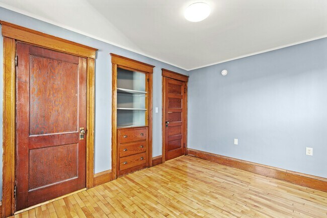 Building Photo - 37 Arlington St