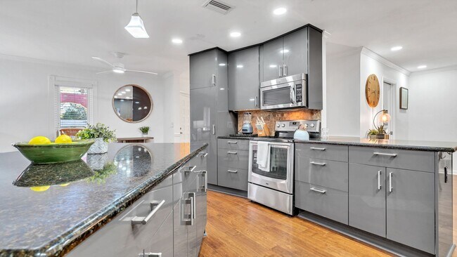 Building Photo - Luxurious FURNISHED 4BR/3BA Pool Home with...