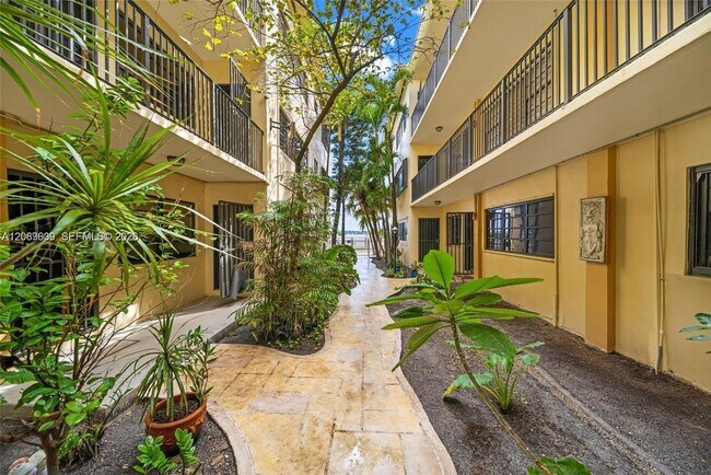 Building Photo - 7845 NE Bayshore Ct