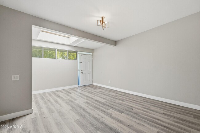 Building Photo - 6116 N 12th Pl