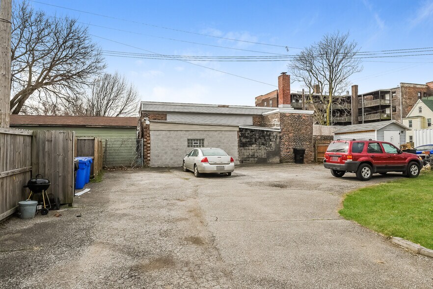 Building Photo - 1321 Buhrer Ave