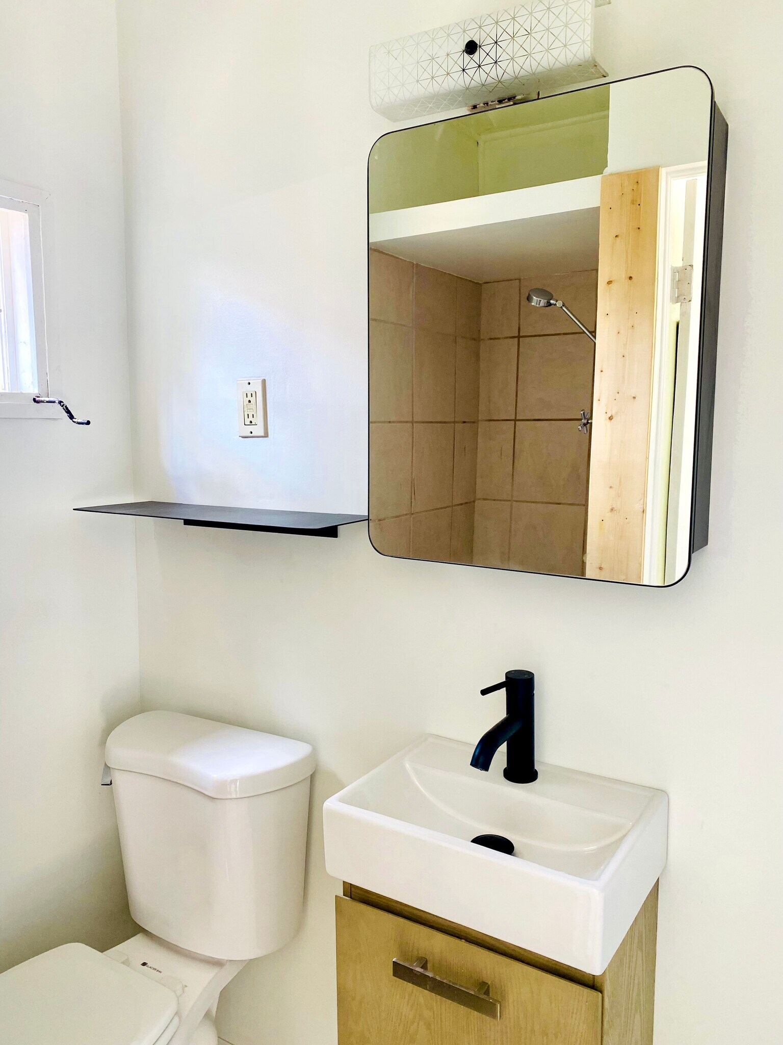 Building Photo - 1716 E Earll Dr