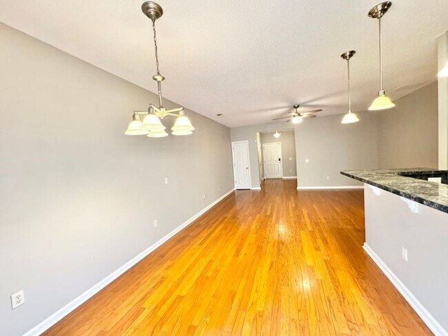 Building Photo - Townhome located in Live Oak!!