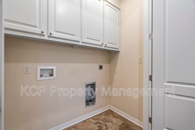 Building Photo - 17 Jeffrey Way