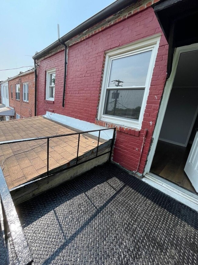 Building Photo - 3840 Dolfield Ave