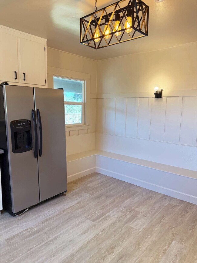 Building Photo - Spacious Two-Story Ranch Home Near Sonoma
