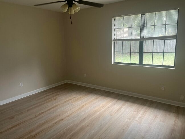 Building Photo - 706 Cottonwood Ct