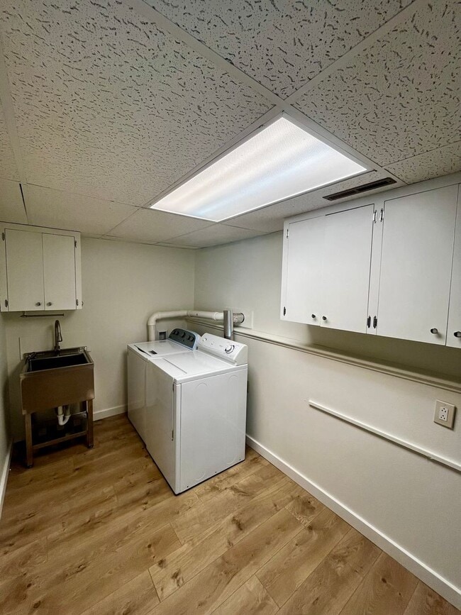 Building Photo - Fully Renovated 4-Bedroom Home, Plus an Office & Two Living/Family Rooms in Prime Bozeman Location