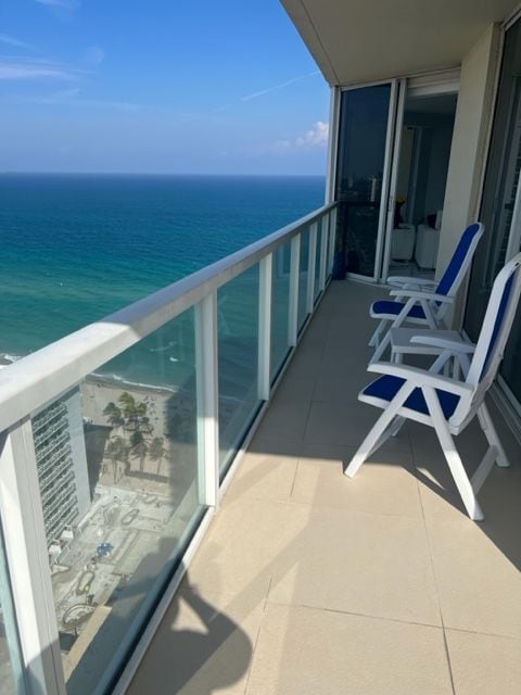 Building Photo - 16699 Collins Ave