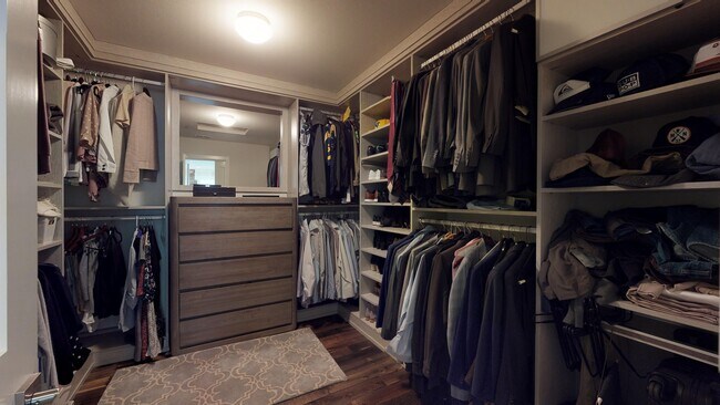 Building Photo - Issaquah highlands 5 bedroom plus Den and 5.5 bathroom newer home with a lot of amenities!!!  A m...