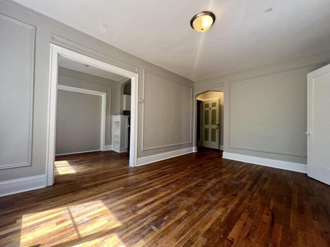 Building Photo - 1 bedroom in Chicago IL 60626