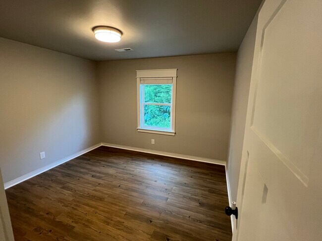 Building Photo - 209 Roe St