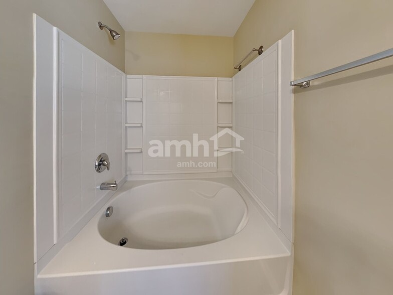 Building Photo - 252 Rowan Dr