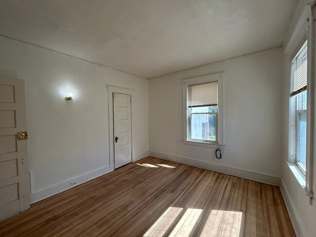 Building Photo - 40 Cabot St