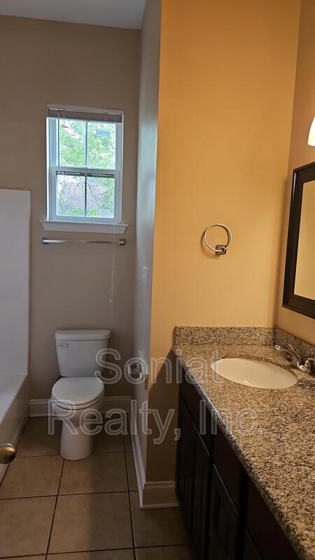 Building Photo - 2812 Spain St