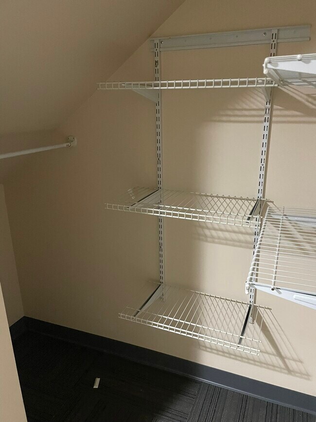 Building Photo - 2410 Bell St