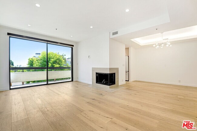 Building Photo - 2112 Century Park Ln