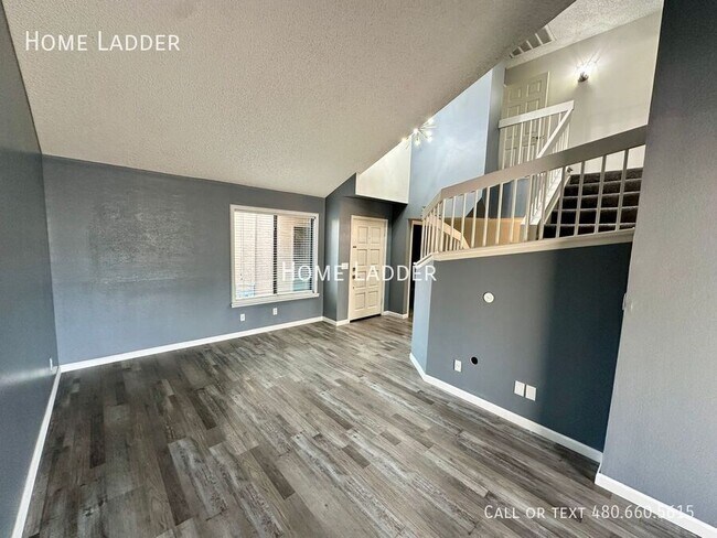 Building Photo - 1702 N Ventura Ln