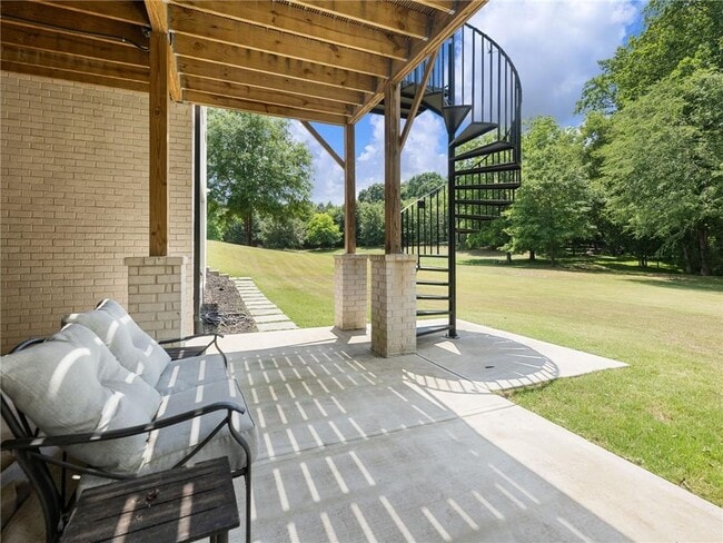 Building Photo - 566 Versailles Dr