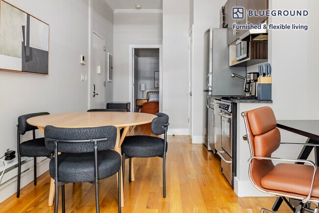 Building Photo - 515 W 47th St