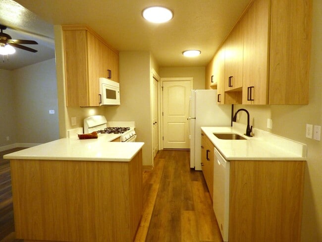 Building Photo - 3576-3578 Fisher Ct NE Salem, OR 97305