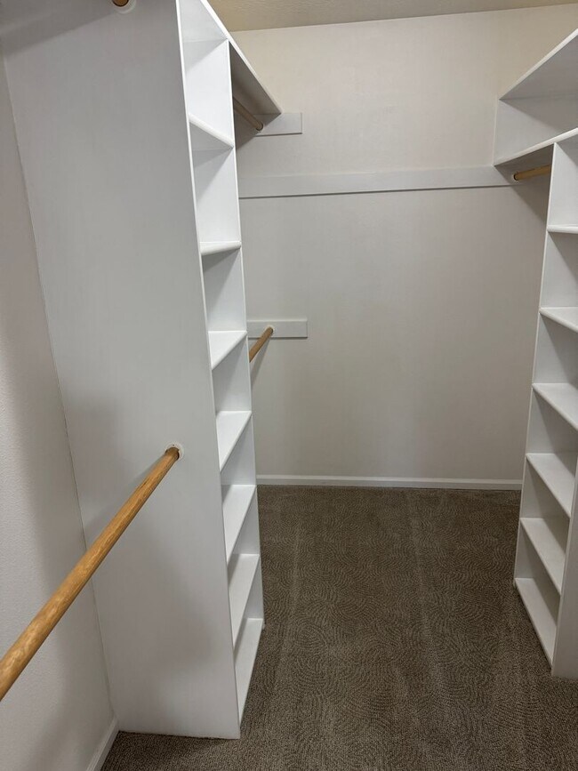 Building Photo - Available now!!! Beautiful Springfield Condo in 55 and over community!