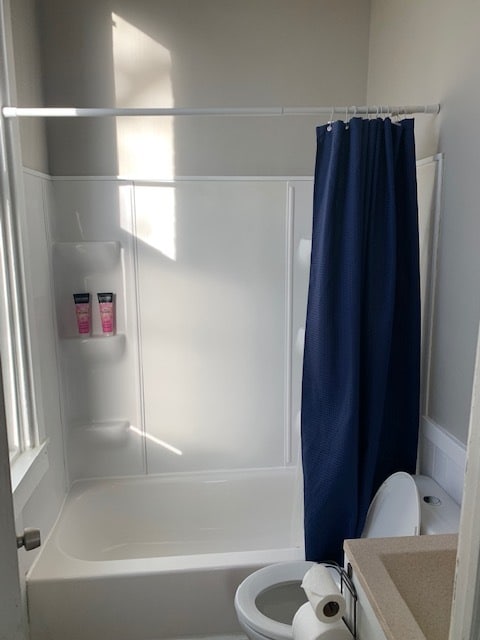 Master Bedroom Private Bath - 1031 Purcell Ave