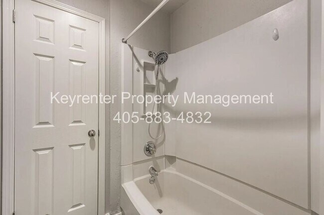 Building Photo - 9020-9020 N Rockwell Dr