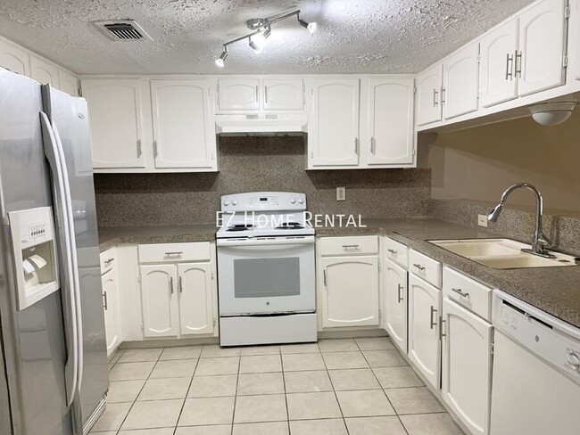 Building Photo - Welcome To Your Well-Maintained 1 Bedroom,...