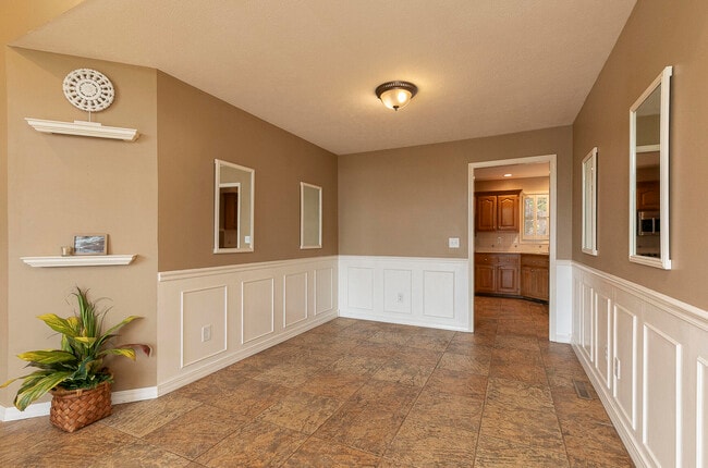 Building Photo - 5095 S Wanda Gray Ave