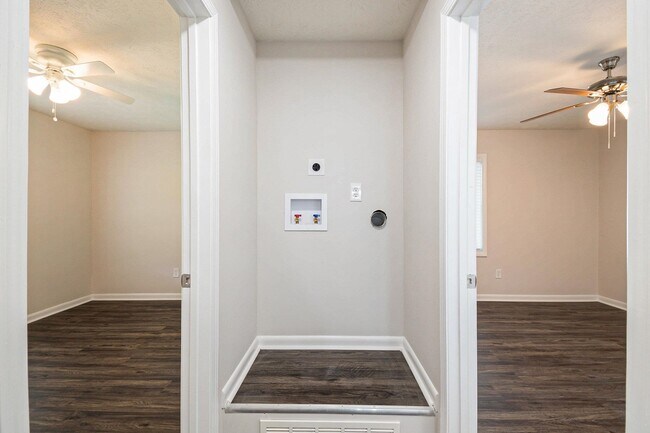 Building Photo - 2364 Peachwood Cir NE