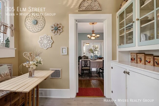 Building Photo - 305 Elm St