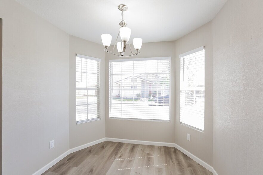 Building Photo - 1616 N Alta Mesa Dr