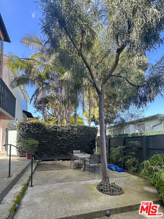 Building Photo - 122 Buccaneer St