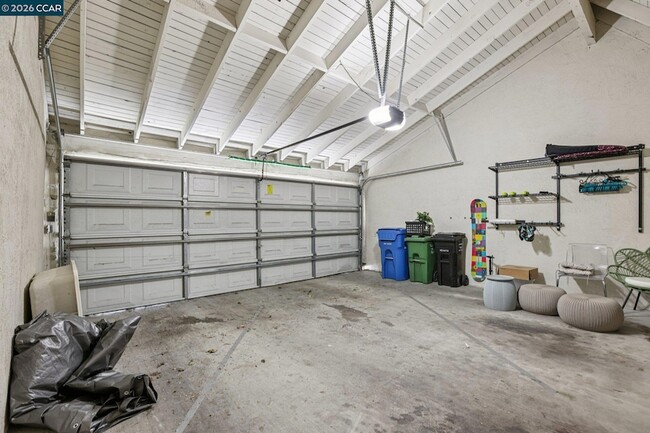 Building Photo - 1541 Moraga Way