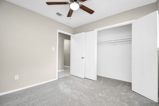 Building Photo - 14235 Bella Dr