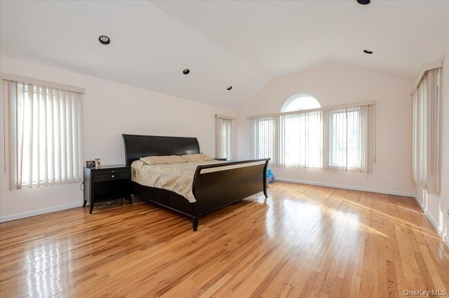 Building Photo - 11 Drury Ln