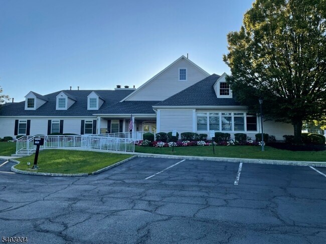 Building Photo - 33 Dorchester Dr