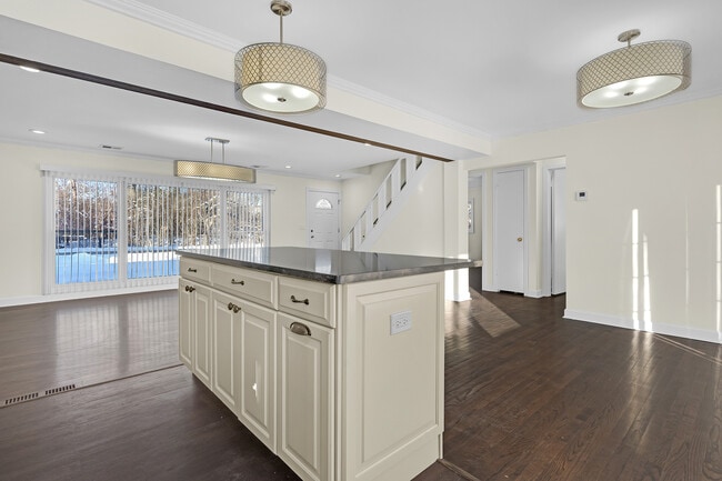 Building Photo - 3225 Illinois Rd