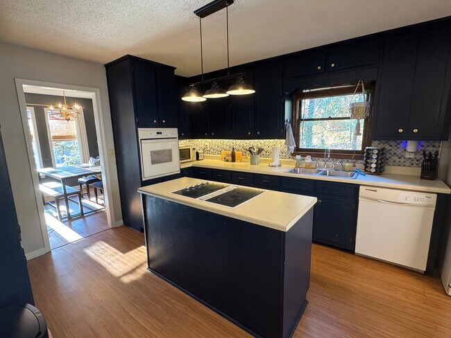 Building Photo - 409 Crosscreek Cir