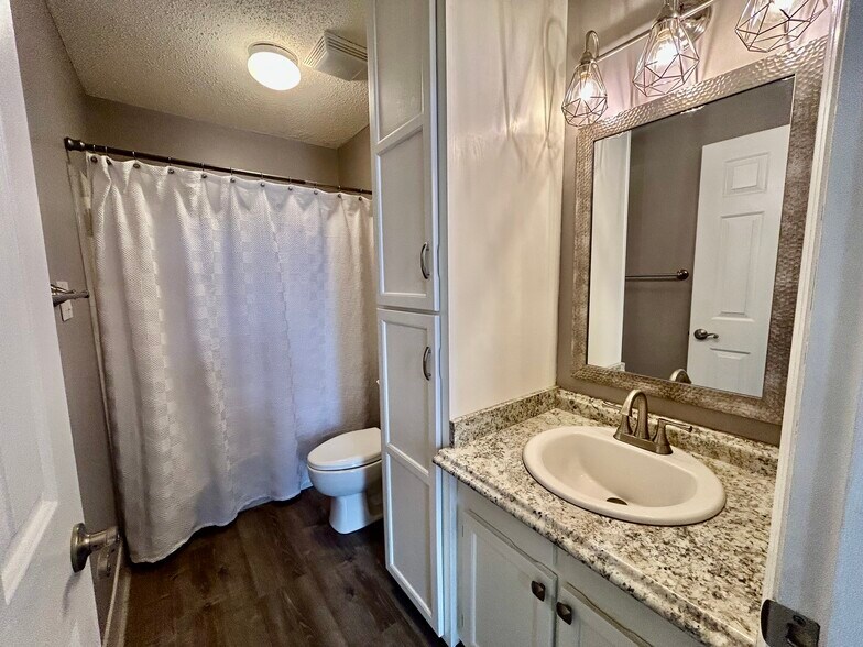 Master bathroom - 1101 E Morehead St